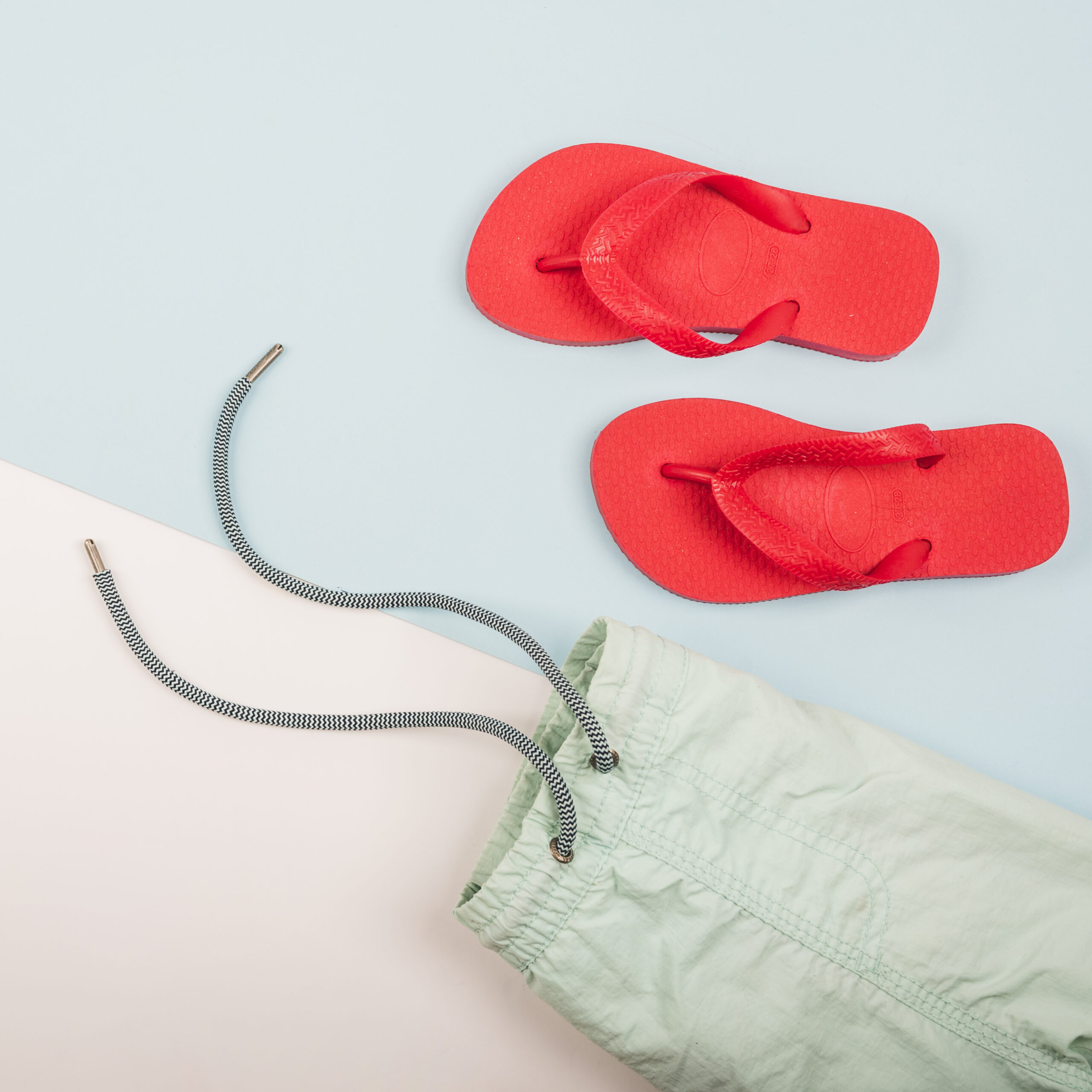 Bañadores, chanclas, gafas de sol ...